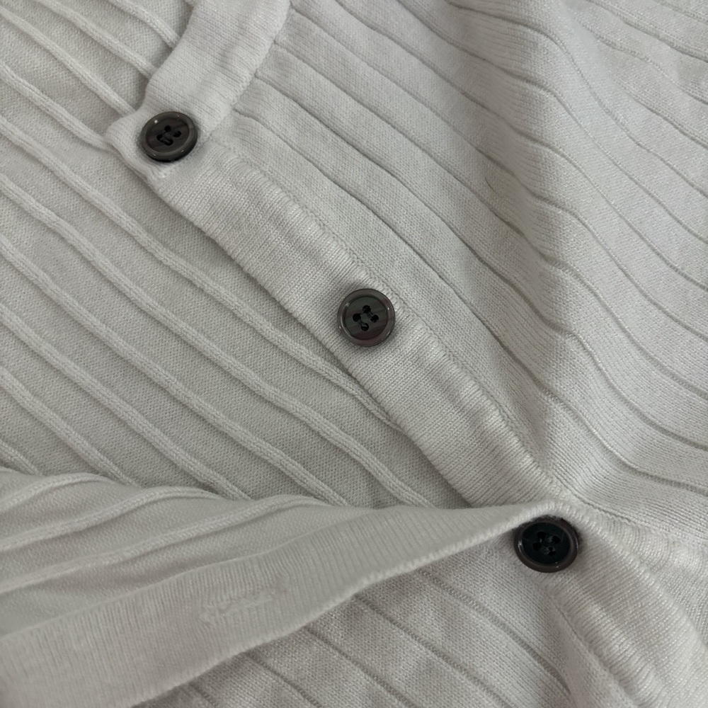 White Ribbed Sleeveless Button-Up Top - Picture 3 of 3